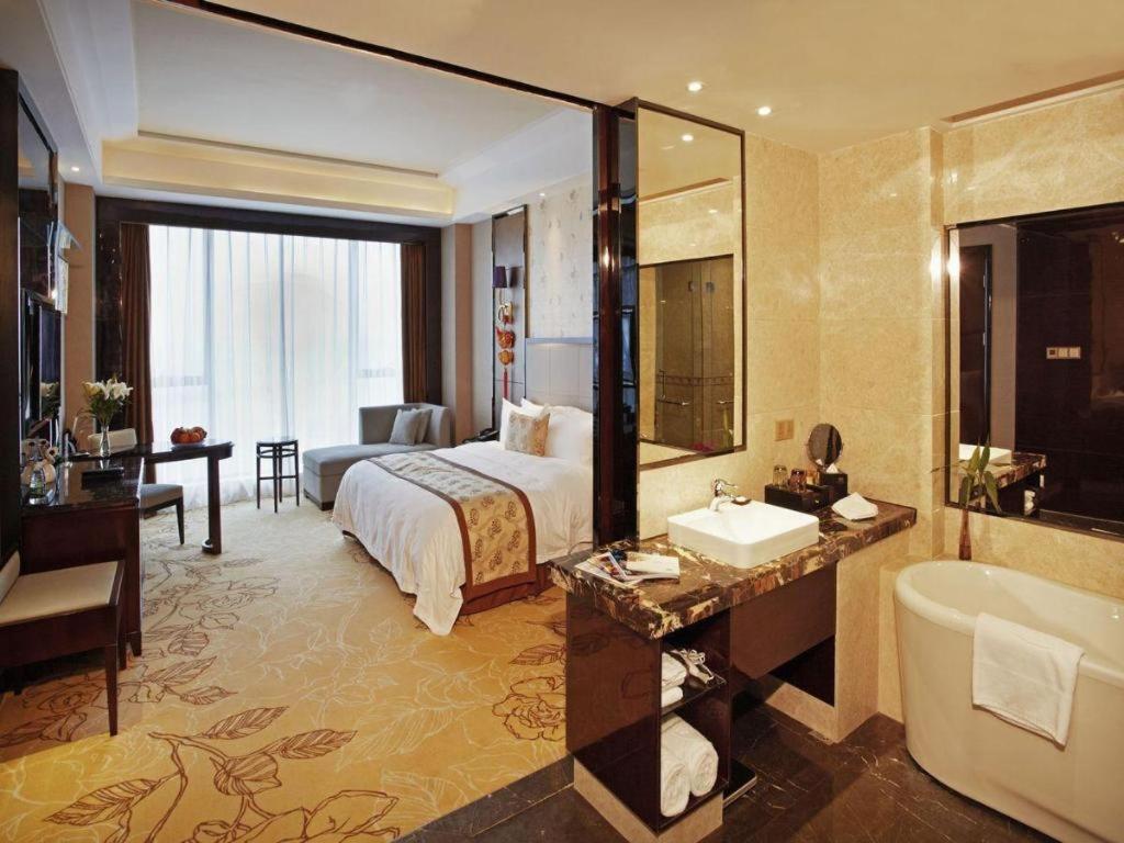 Eurasia Convention International Hotel Wuhan Zewnętrze zdjęcie