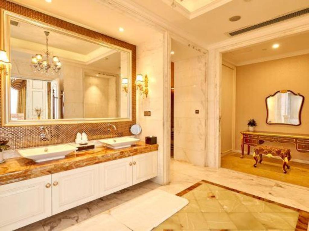 Eurasia Convention International Hotel Wuhan Zewnętrze zdjęcie
