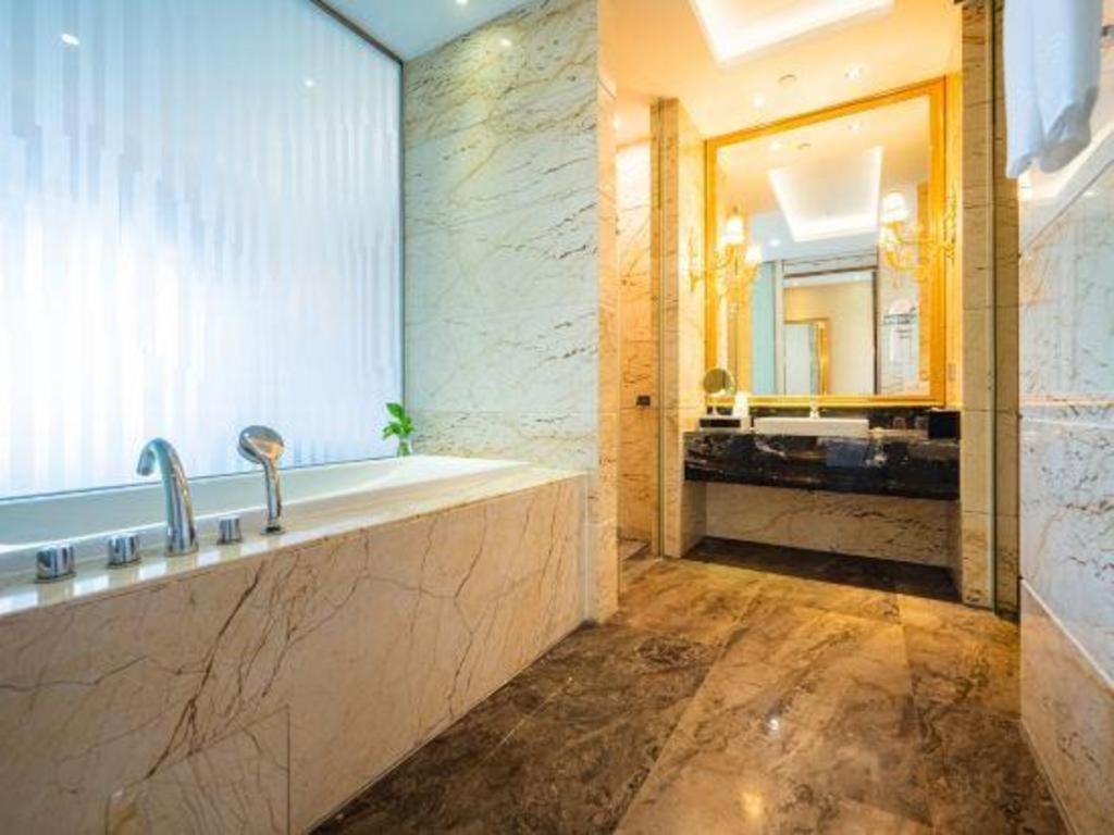 Eurasia Convention International Hotel Wuhan Zewnętrze zdjęcie
